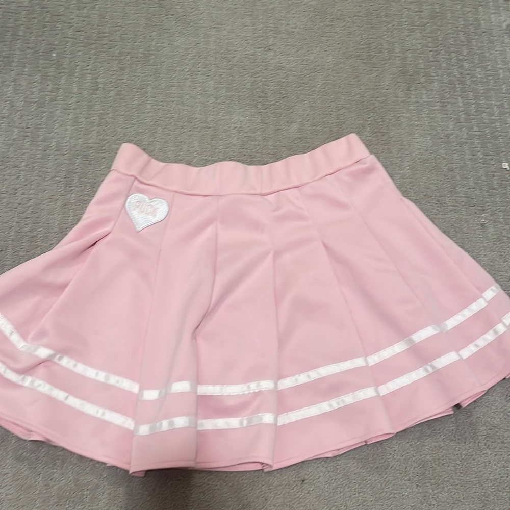 “fuck” heart pink pleated skirt